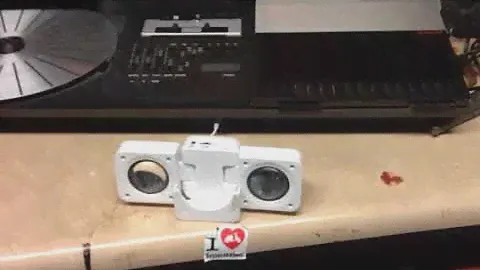 Dez's B&O beocentre 2200 for spares on YouTube